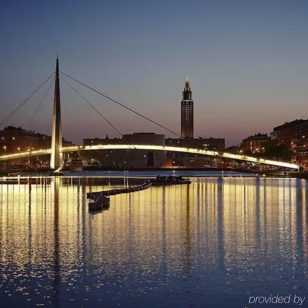 勒阿弗尔中心宜必思尚品酒店